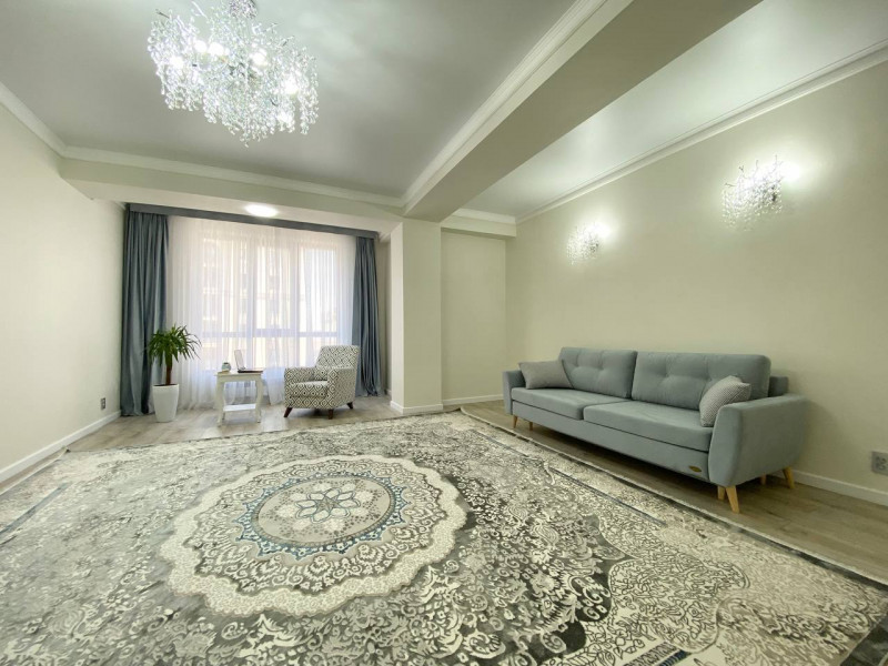 Продается просторная 2 комнатная квартира в районе ТРЦ «Ала-Арча», в ЖК Royal