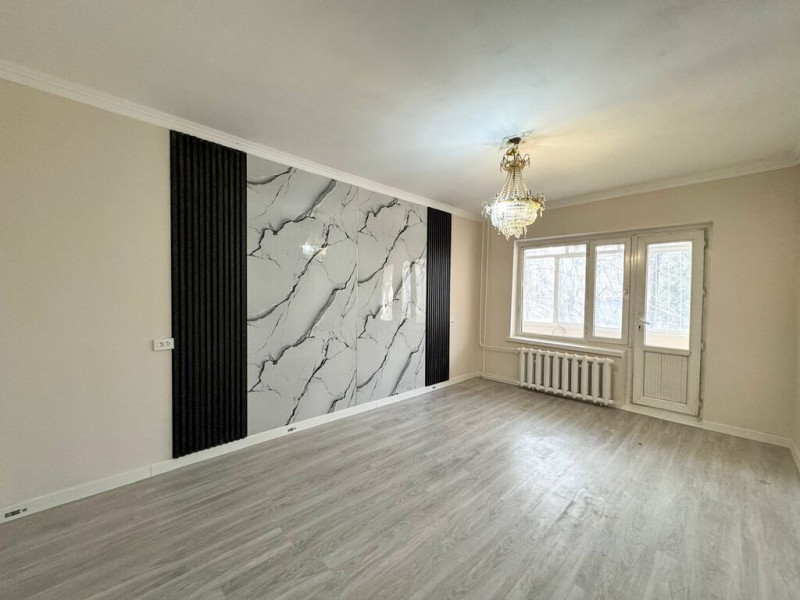 Продается 3 комнатная квартира 105 серии На пересечении улиц Карпинка Московская, С новым ремонтом, после ремонта никто не жил!