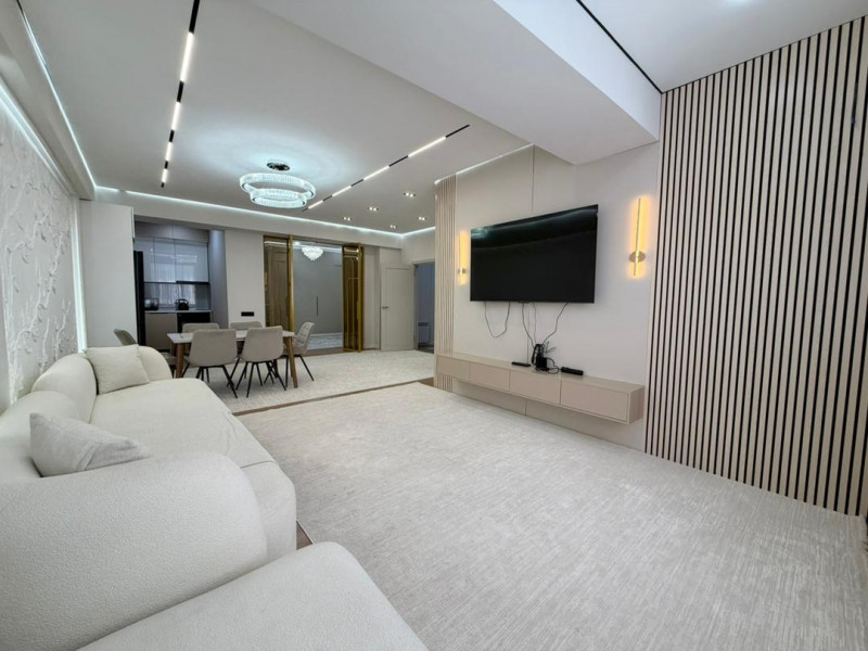 Продается 3 комнатная студийная квартира в южной части города. Улица Бакаева 142.