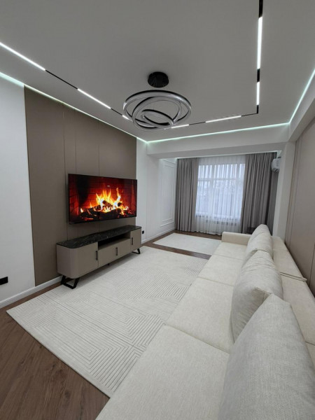 Продается 4-комнатная квартира в Джале