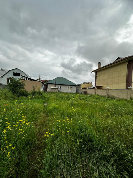For sale a plot for construction with a house of 7.5 acres, in the Akhunbayev/Baha area