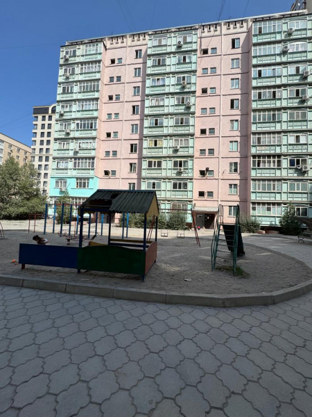Продается: 1 комнатная квартира  Общая площадь – 42 кв.м с лоджией Район: Верхний Джал