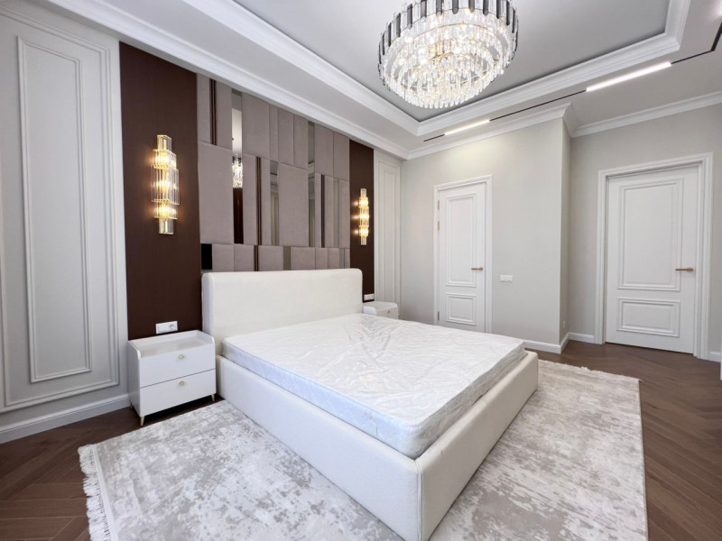 Продается 3 комнатная квартира с дизайнерским ремонтом в ЖК Елисейские Поля, 137 м2