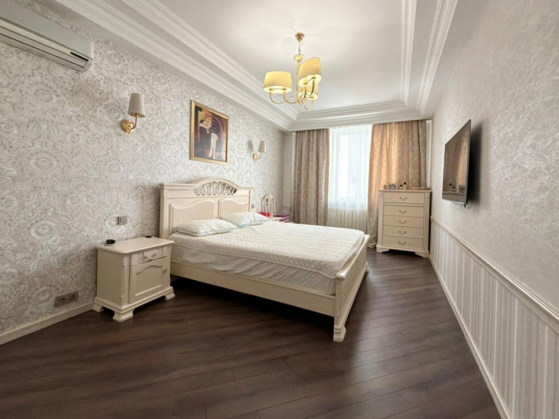 Продаётся 3 комнатная квартира в «золотом квадрате» по адресу: ул. Московская, 147 / ул. Исанова.