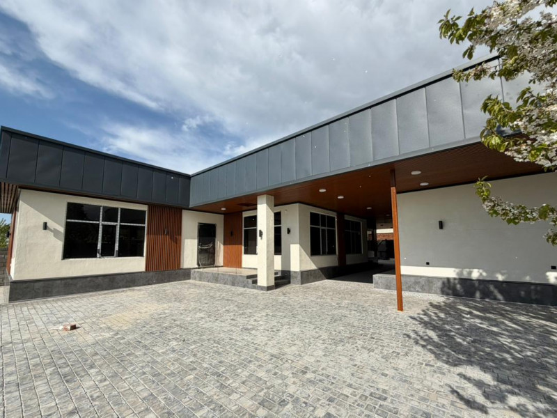 Продается современный 1 этажный дом в с. Кой-Таш с большим участком 16 соток