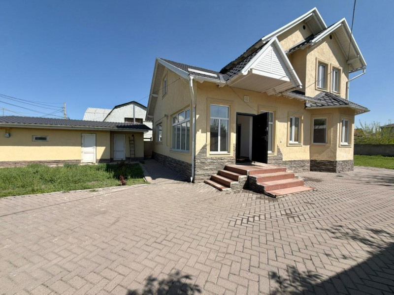 Продаётся двухуровневый дом с участком в ж/м Арча-Бешик.